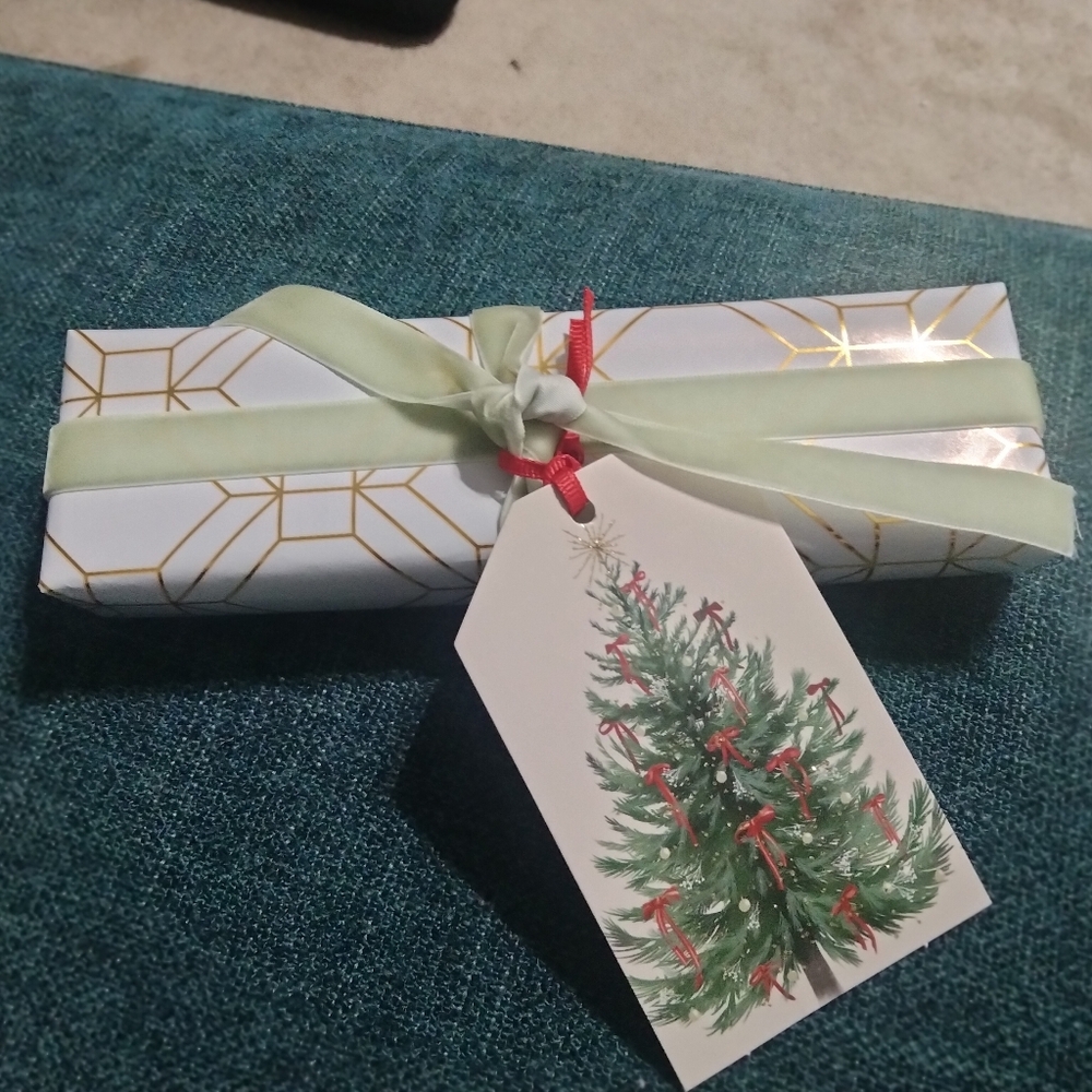 Elegant Gold and Green Holiday Gift wrapping SERVICE. I will wrap your present